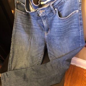 Levi’s 311 shaping skinny size 33